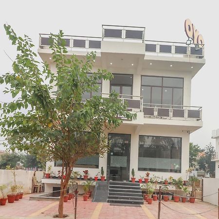 Hotel O Taj Classic Tajganj Bagian luar foto