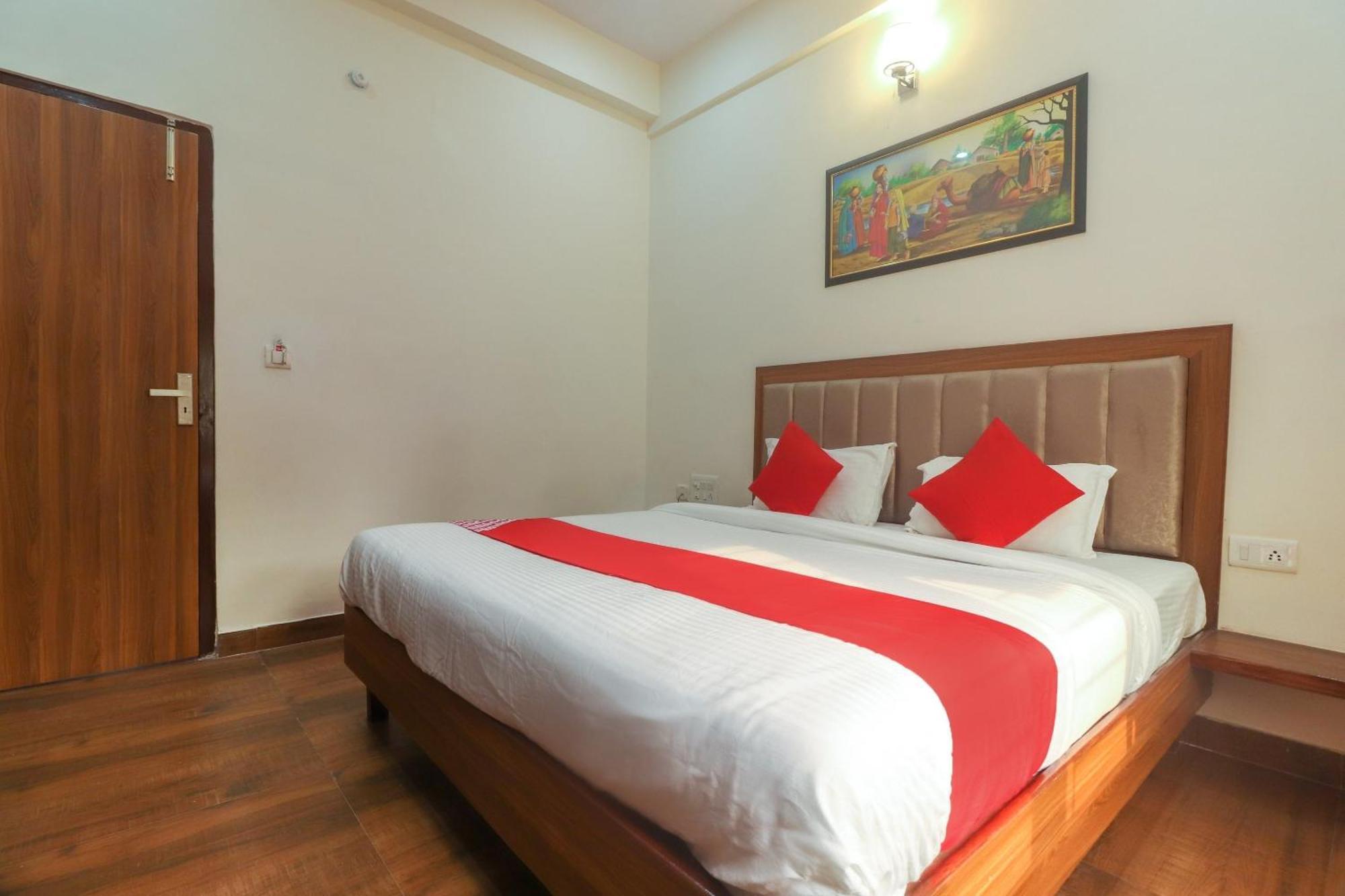 Hotel O Taj Classic Tajganj Bagian luar foto