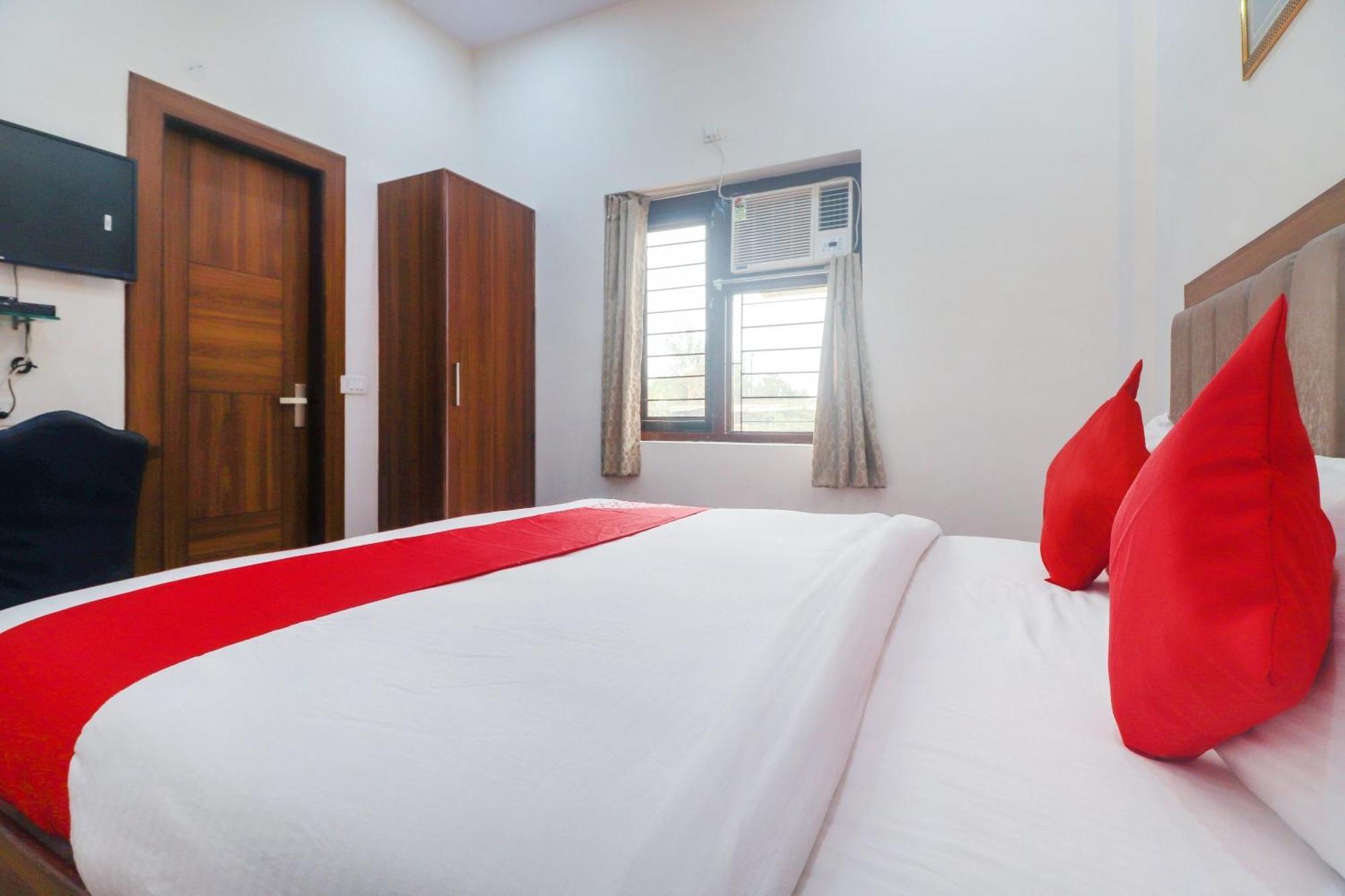 Hotel O Taj Classic Tajganj Bagian luar foto