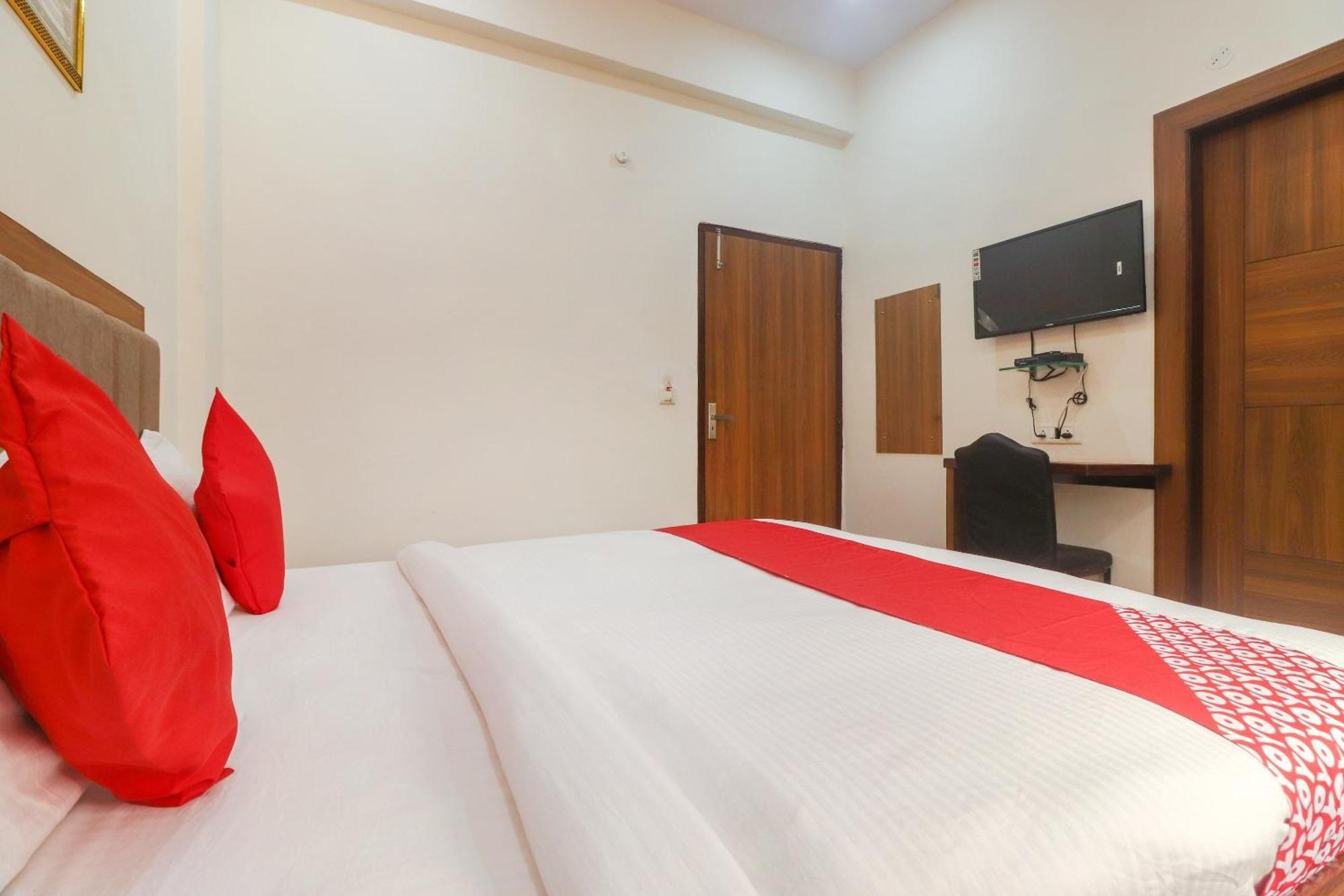 Hotel O Taj Classic Tajganj Bagian luar foto