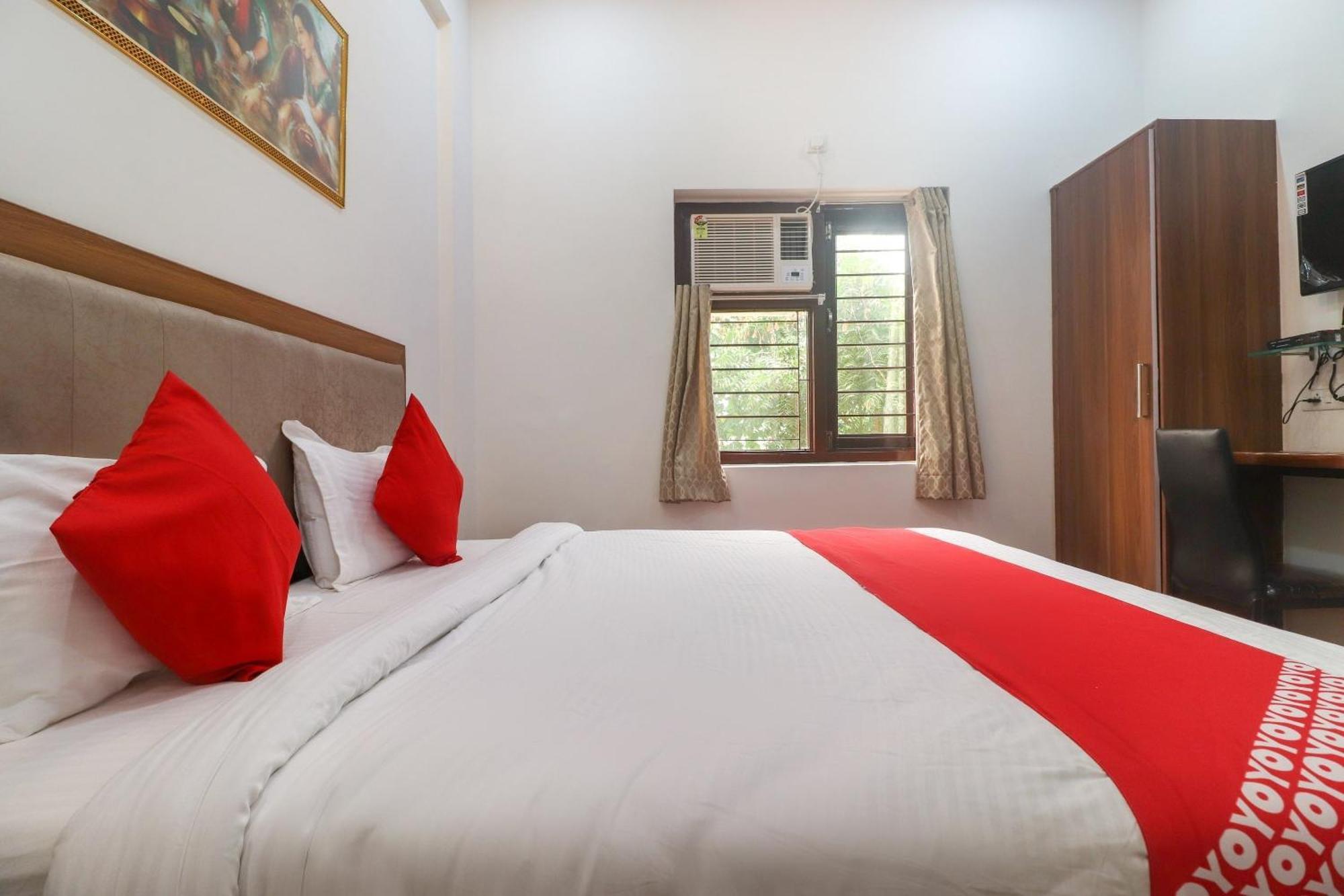 Hotel O Taj Classic Tajganj Bagian luar foto