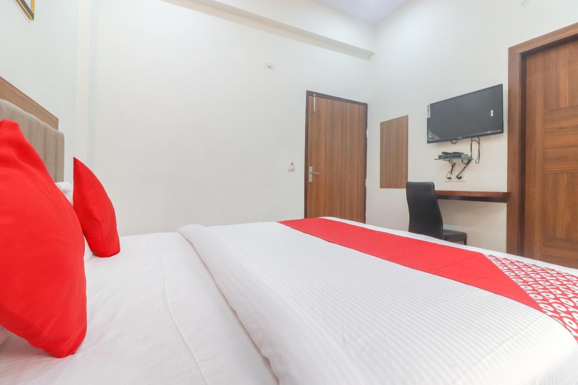 Hotel O Taj Classic Tajganj Bagian luar foto