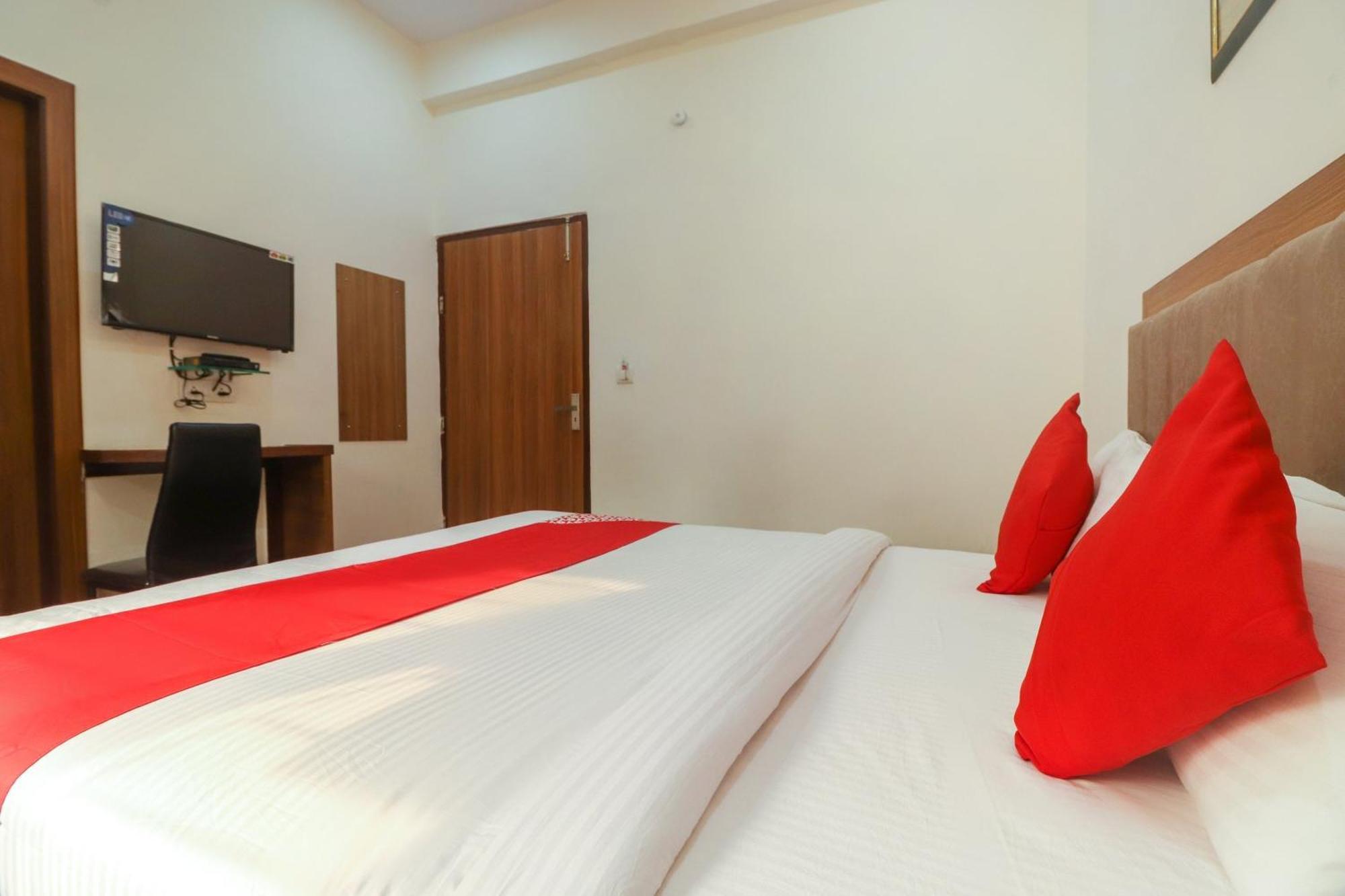 Hotel O Taj Classic Tajganj Bagian luar foto