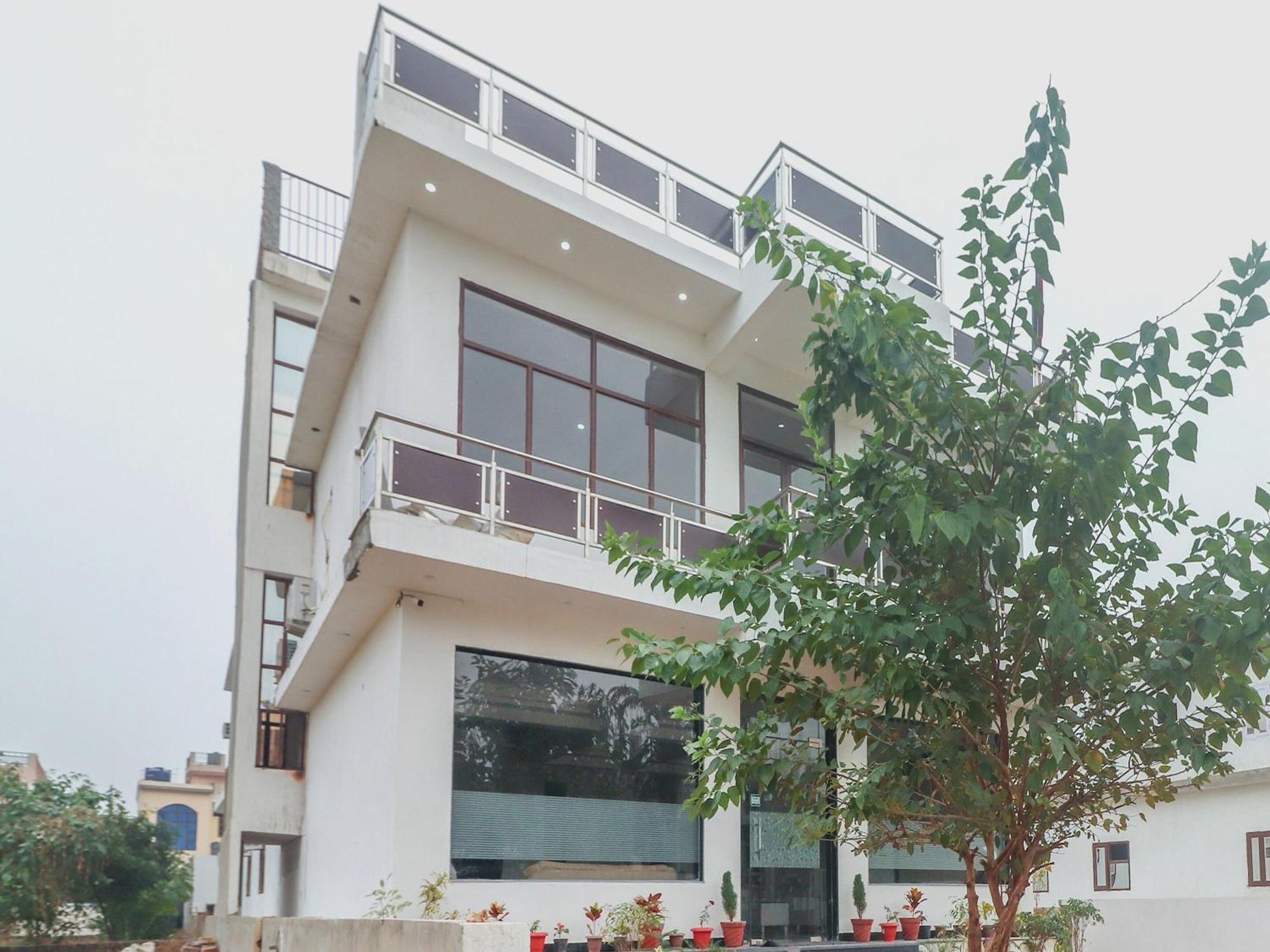 Hotel O Taj Classic Tajganj Bagian luar foto