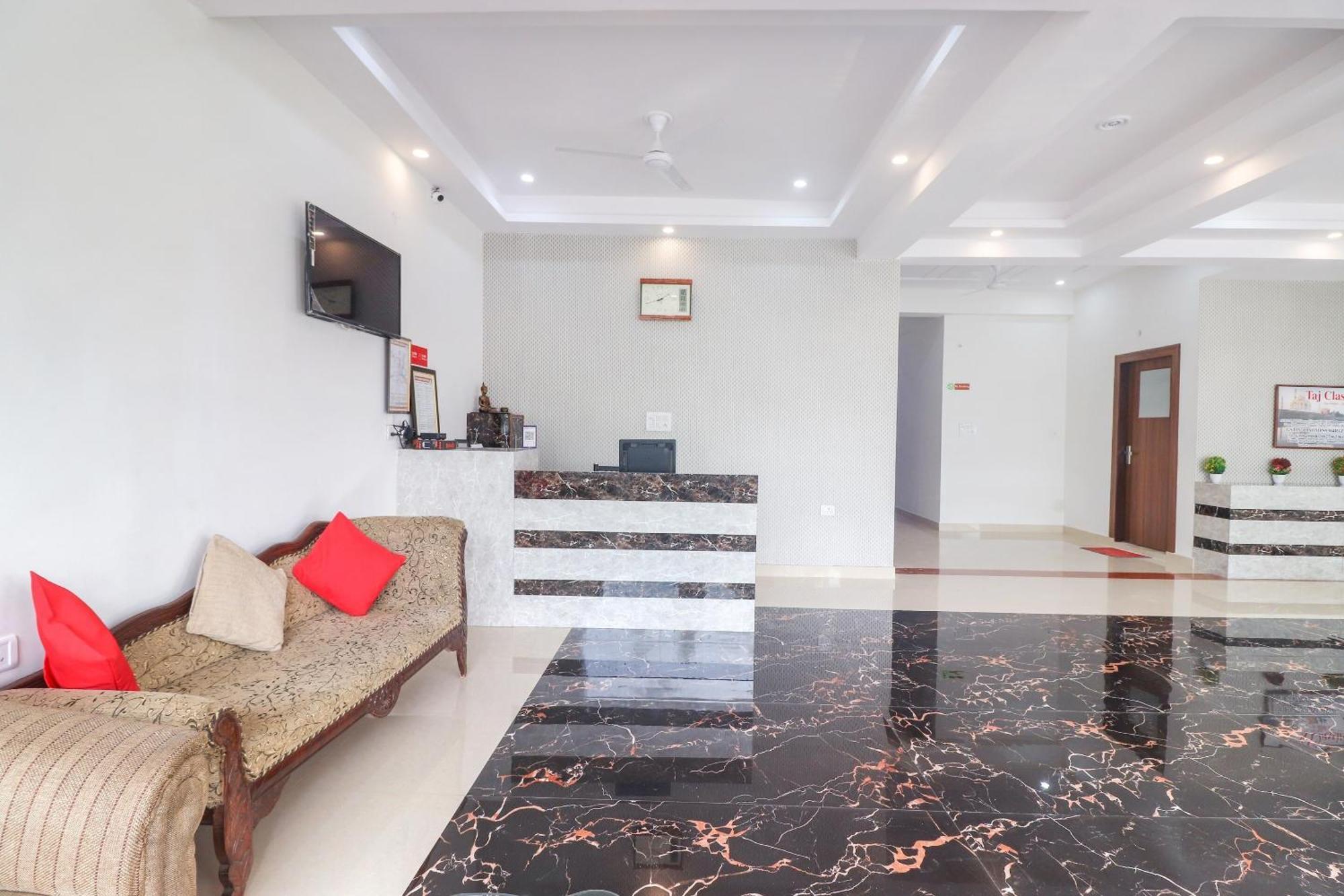 Hotel O Taj Classic Tajganj Bagian luar foto
