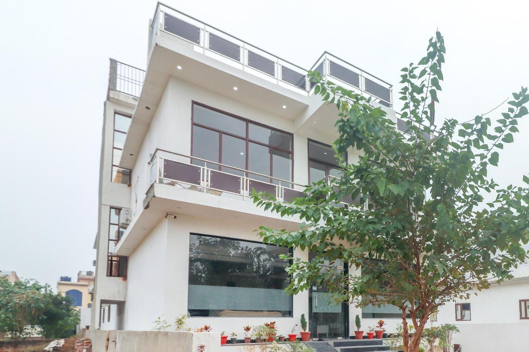 Hotel O Taj Classic Tajganj Bagian luar foto