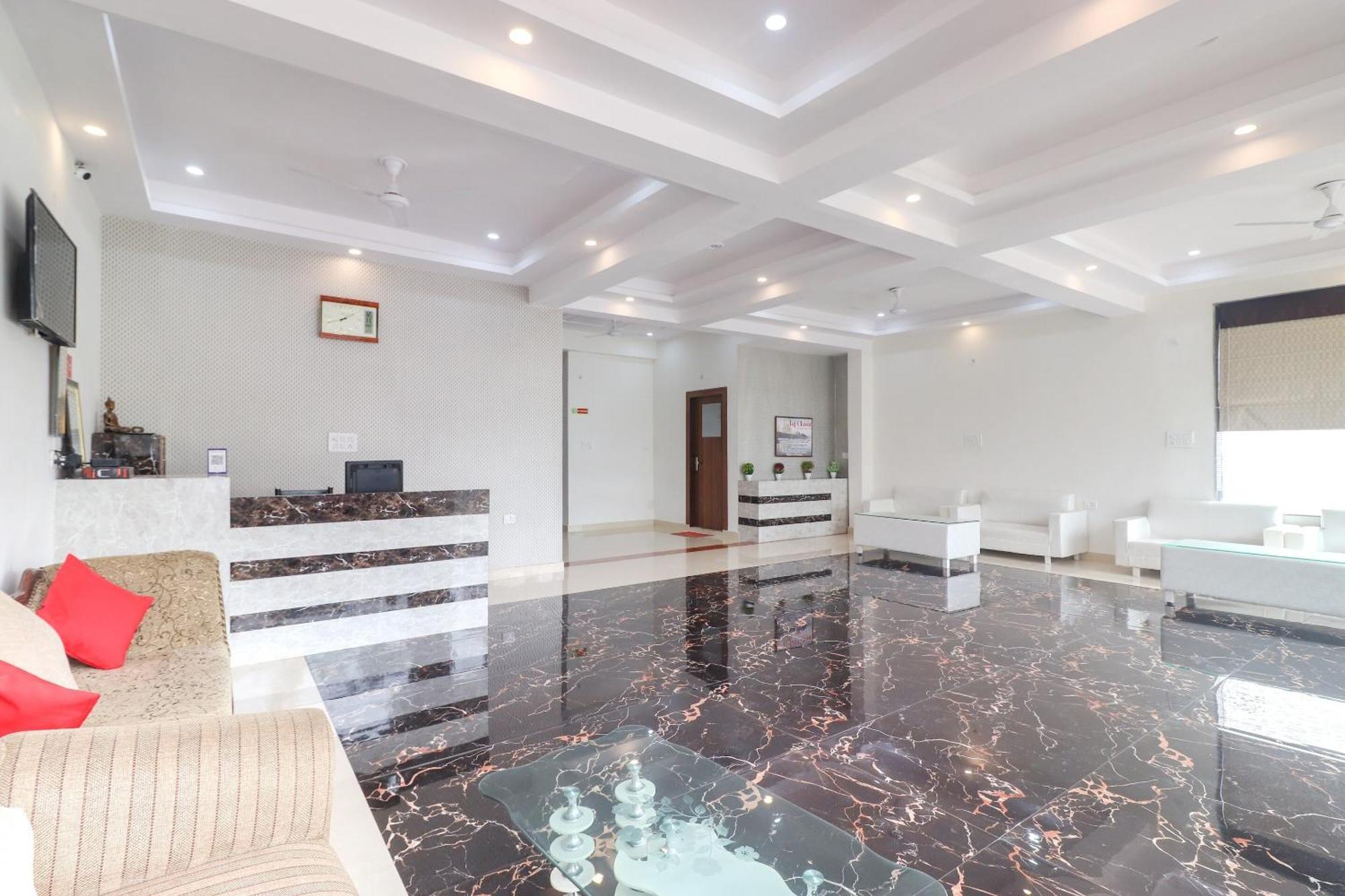 Hotel O Taj Classic Tajganj Bagian luar foto