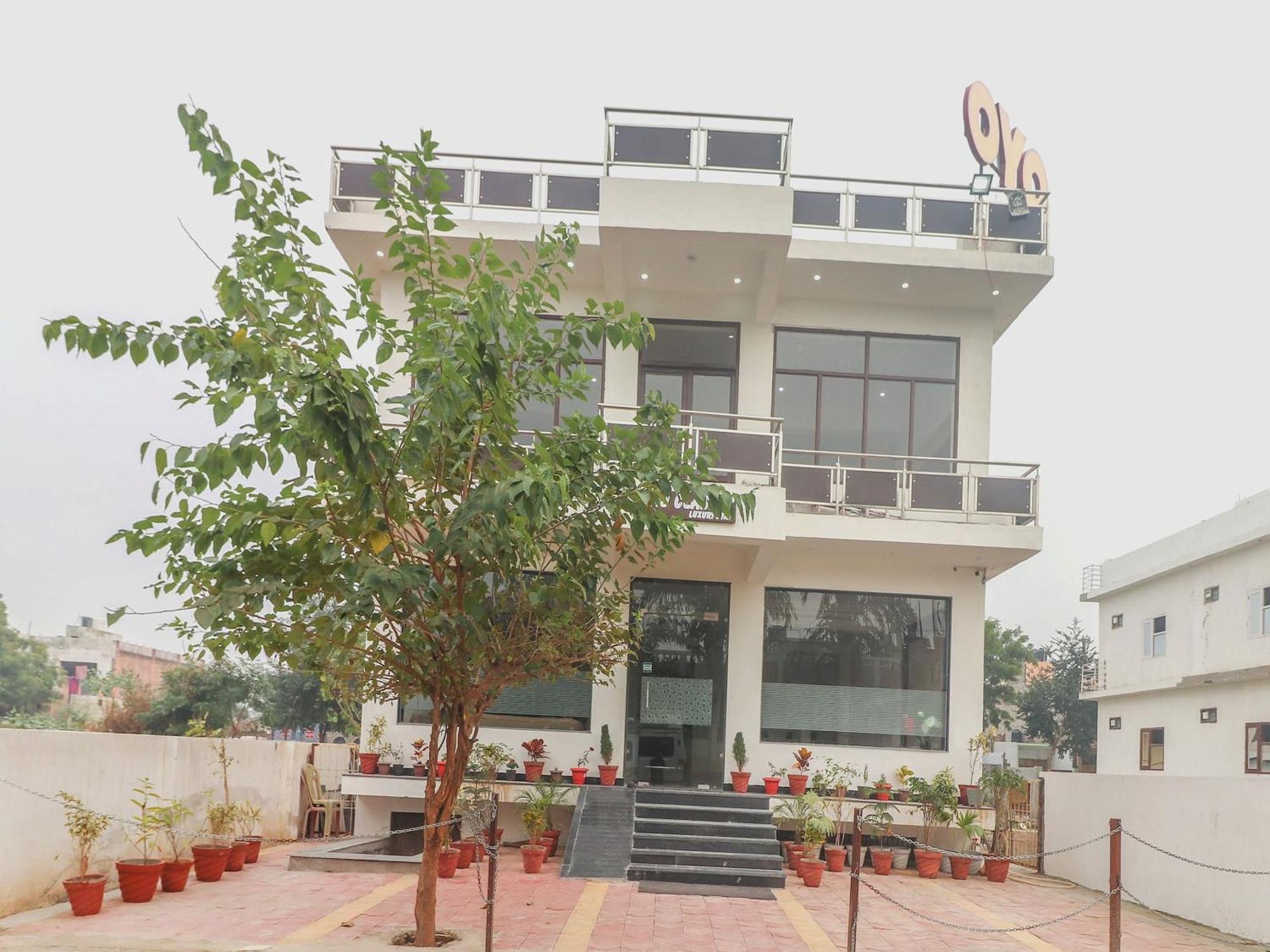 Hotel O Taj Classic Tajganj Bagian luar foto